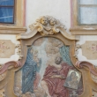 Fresco en la fachada de la servecera Dnde el buey negro en la Plaza de Loreto en cual San Lucs est pintando La Virgen Mara